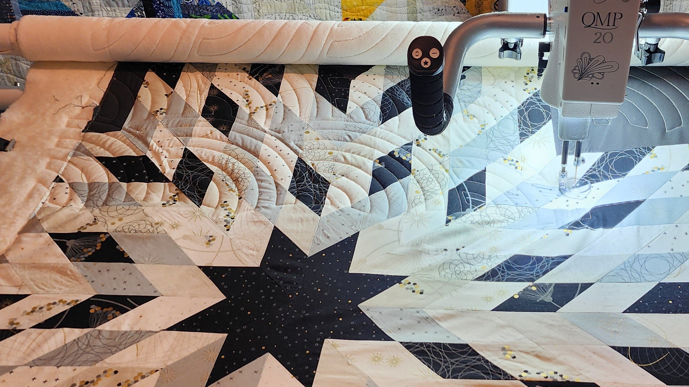 close-up-janome-longarm-quilting