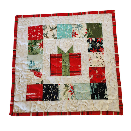 Holiday Cheer Table Topper: Gift